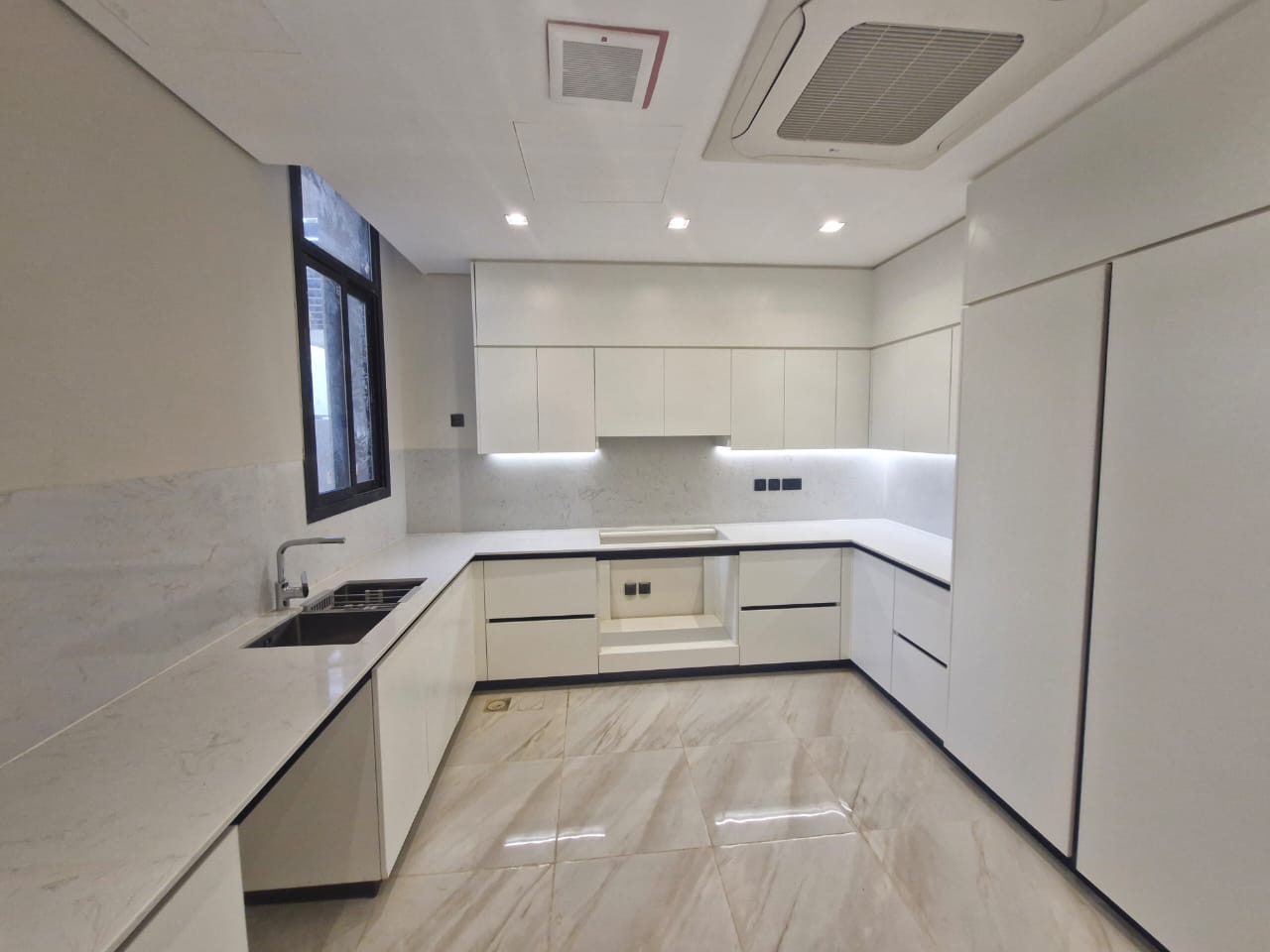 🏡 **Modern Luxury Villa for Sale in "Atual Roshn" - Elegant Design with Signature Touch of Elie Saab** 🌟